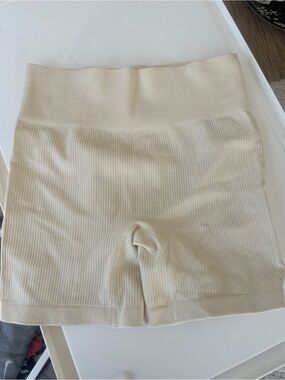 High-Waist Ribbed Women’s Shorts - Cream